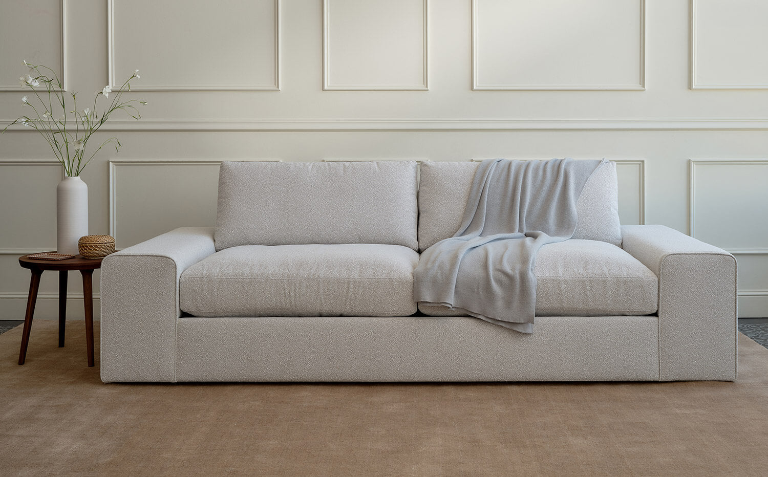 Blumen Sofa shown in Poplar Boucle Vanilla fabric