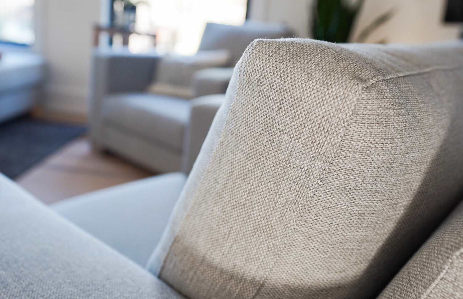 IRL: Shown in Texture Oyster fabric. Image by @CoupleofFoxes