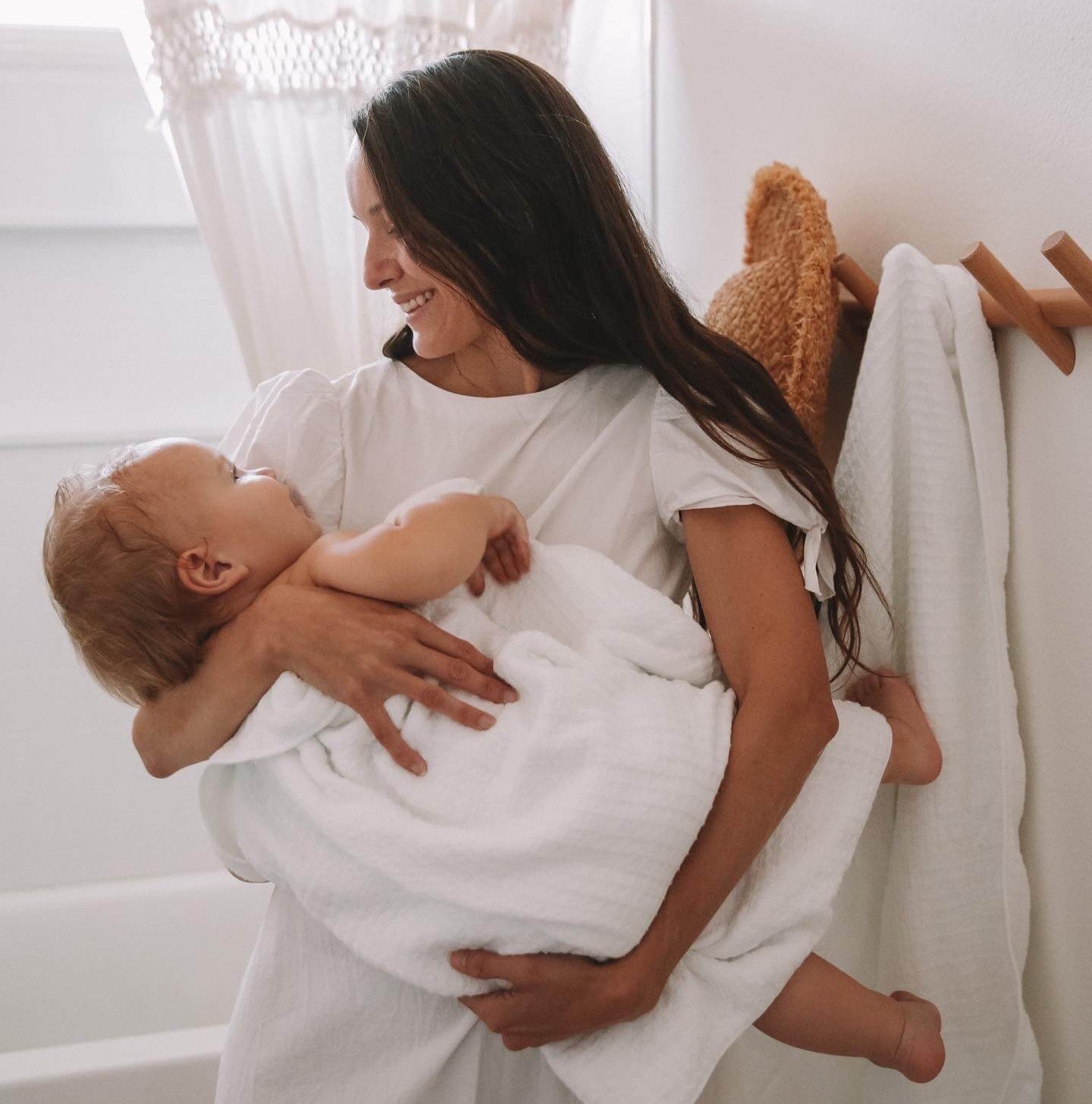 kirsten holding her baby