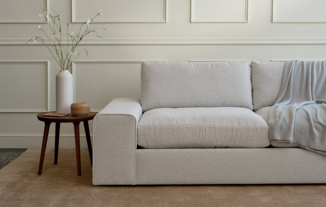 Blumen Sofa in Poplar Boucle Vanilla fabric