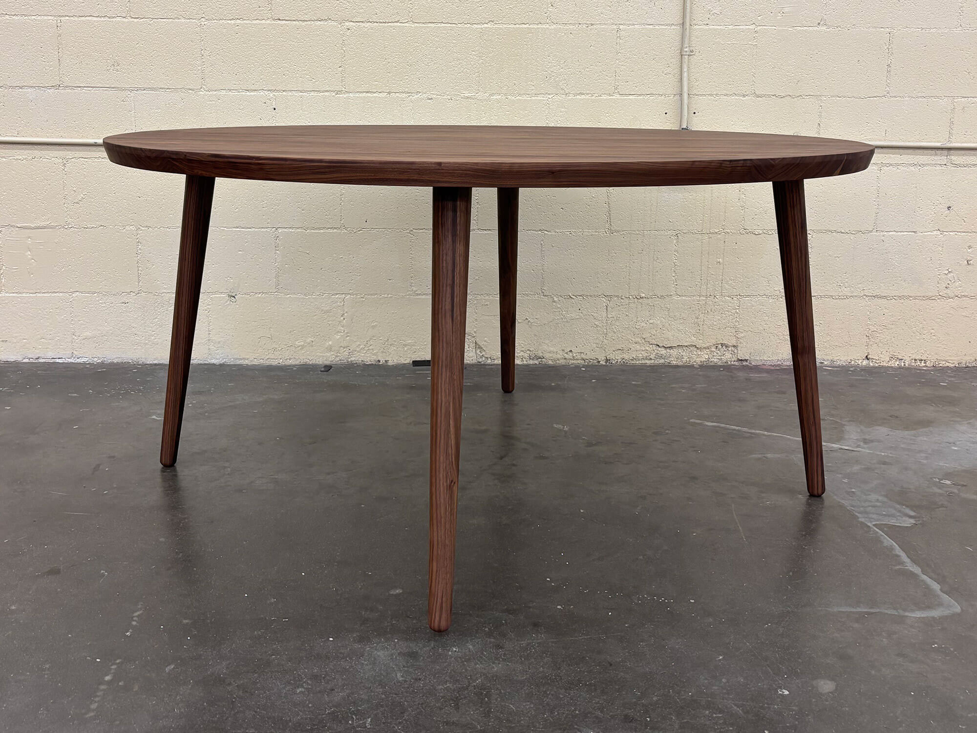 G: Voya Dining Table in Walnut