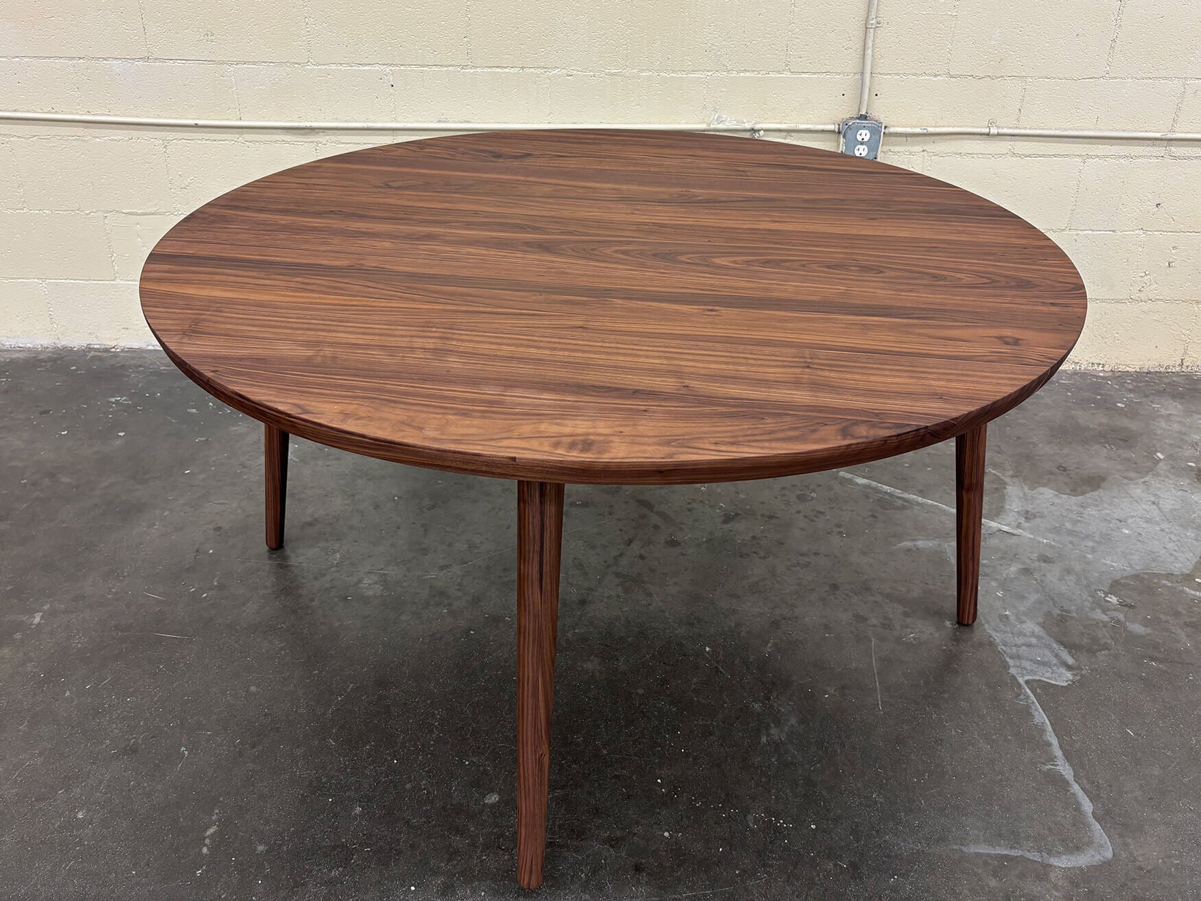 G: Voya Dining Table in Walnut